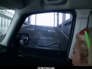 Cock-presszó nubile cockslut az autóban zsinórban 10